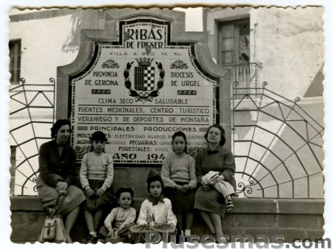 Entrada carrer major de vall de ribes (1944)